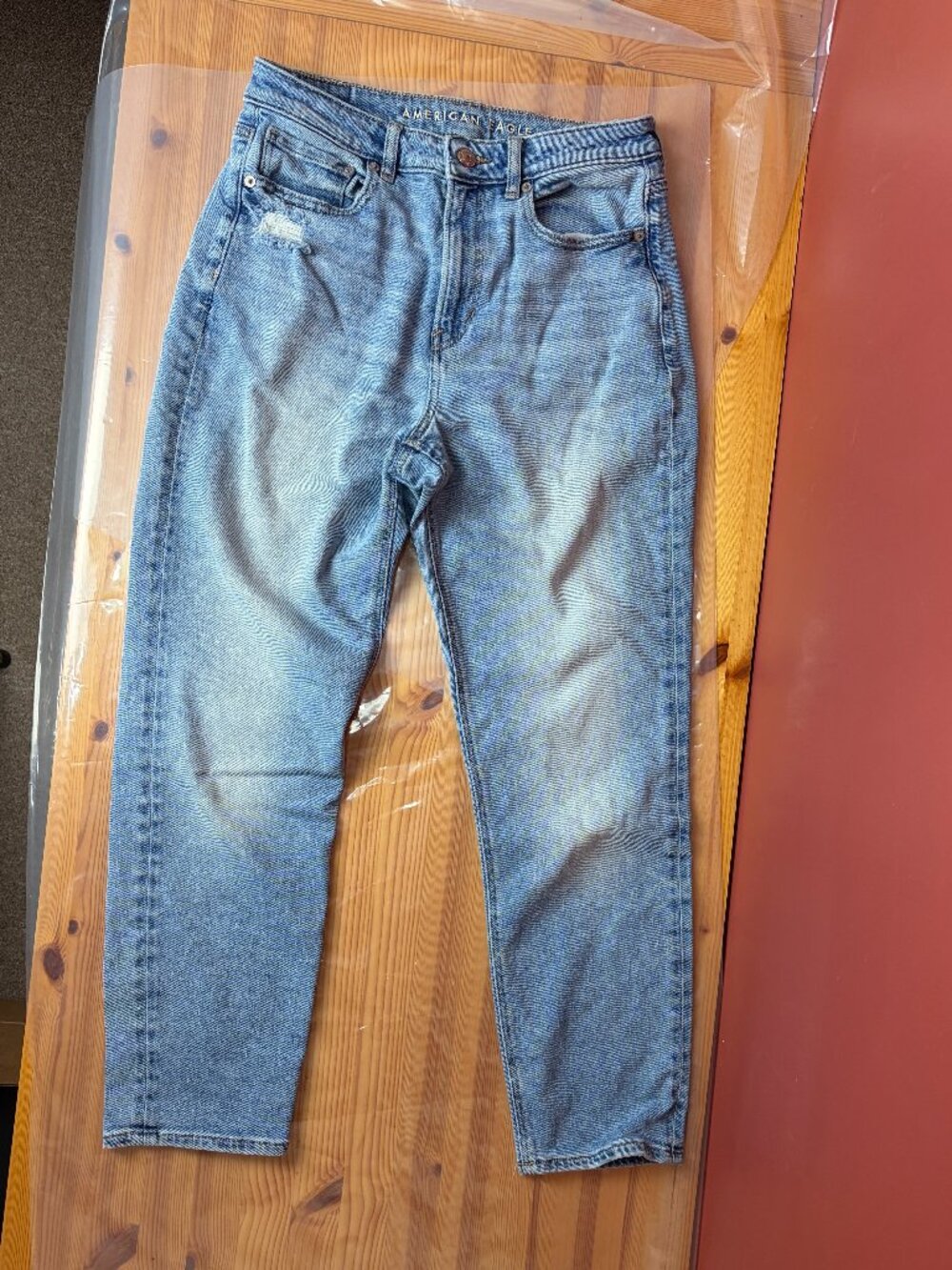 American Eagle Outfitters Size 6 Mom Jean